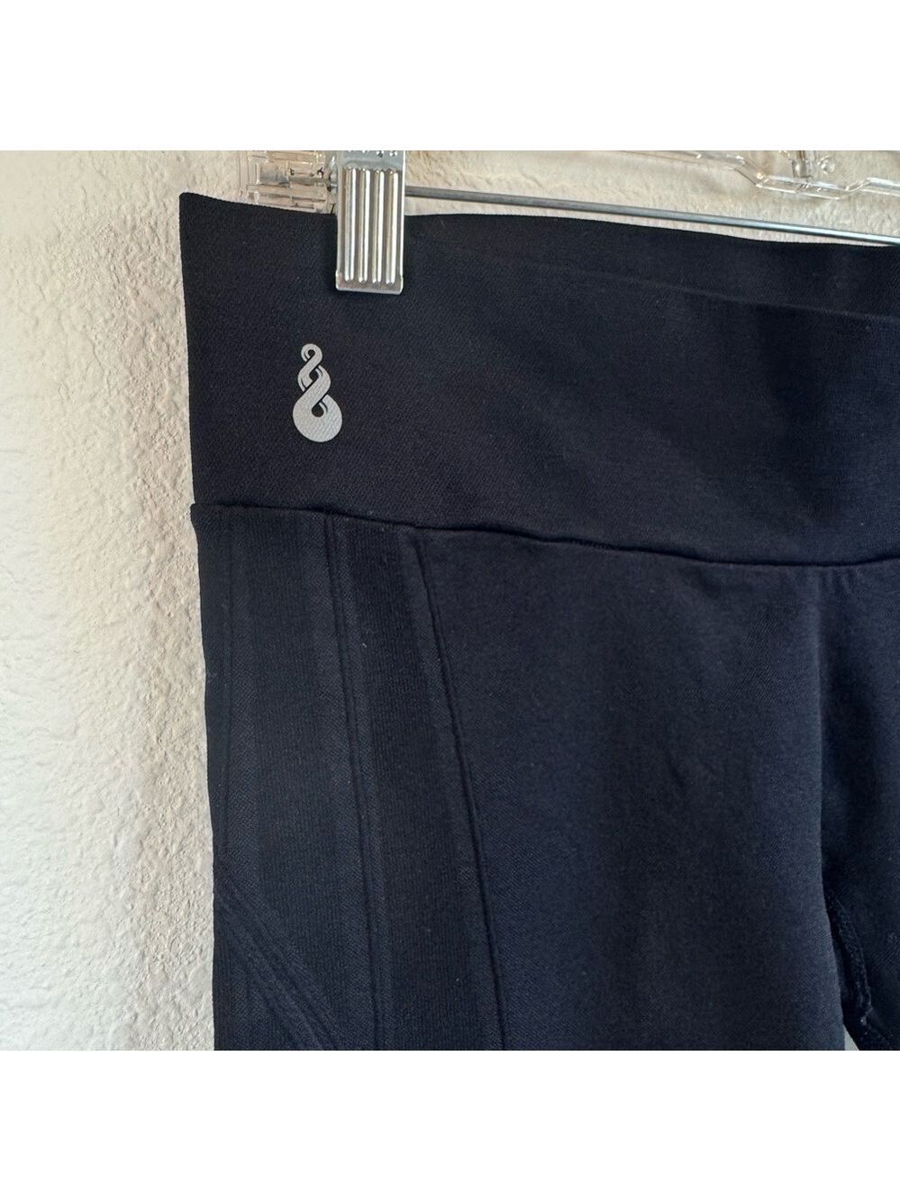 AHNU Lux Crop Yoga Leggings - Picture 4 of 10